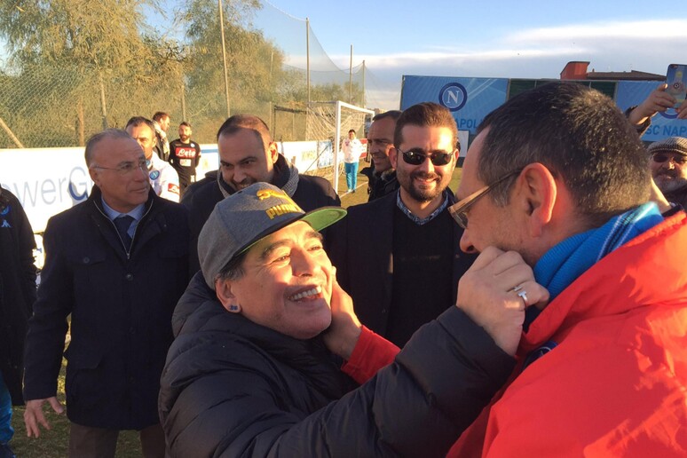 Maradona fa visita al Napoli,  'convocato per Madrid ' - RIPRODUZIONE RISERVATA