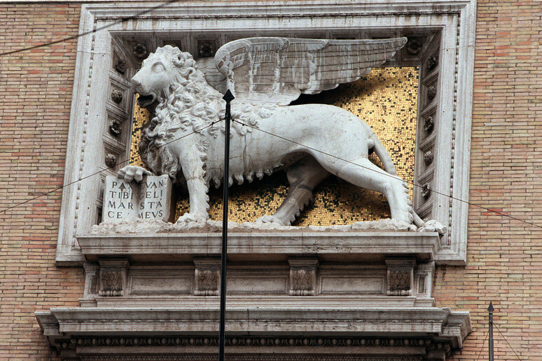 Il Leone alato, simbolo di Generali - RIPRODUZIONE RISERVATA