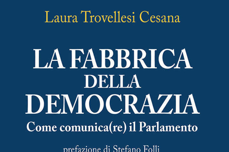 La copertina de  'La Fabbrica della Democrazia ' di Laura Trovellesi Cesana - RIPRODUZIONE RISERVATA