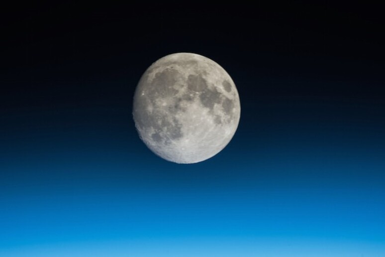 La Luna blu saluta la Pasqua 2018 (fonte: NASA) - RIPRODUZIONE RISERVATA