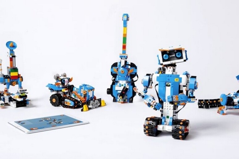 Lego Boost, al Ces mattoncini e programmazione - RIPRODUZIONE RISERVATA