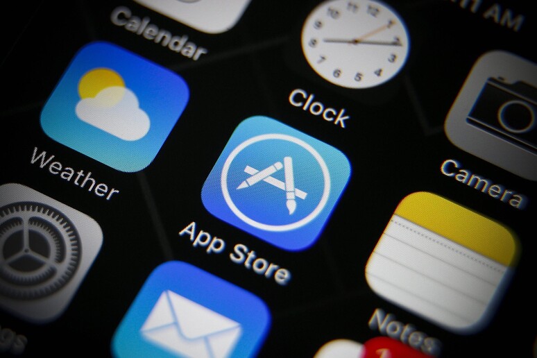 App Store, a Capodanno acquisti per 300 mln dollari - RIPRODUZIONE RISERVATA