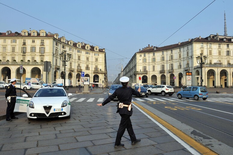Smog: Torino, stop totale traffico dopo 20 giorni a 50 mcg - RIPRODUZIONE RISERVATA