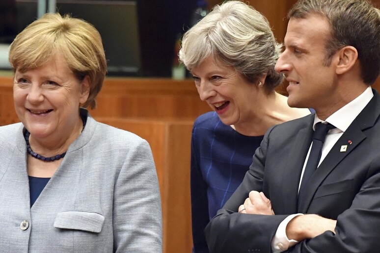 Angela Merkel, Theresa May e Emmanuel Macron © ANSA/AP
