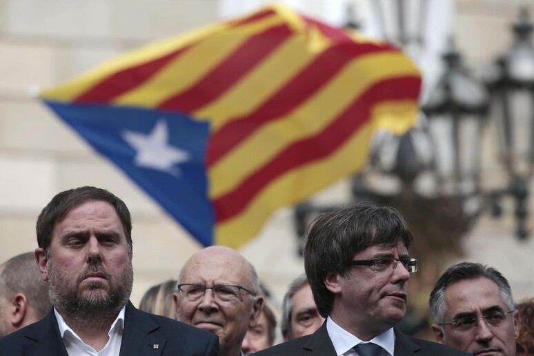 Carles Puigdemont (a destra) © ANSA/AP