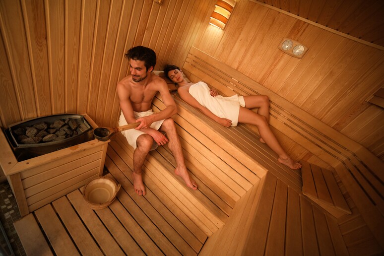 Fare spesso la sauna aiuta a ridurre il rischio pressione alta - RIPRODUZIONE RISERVATA