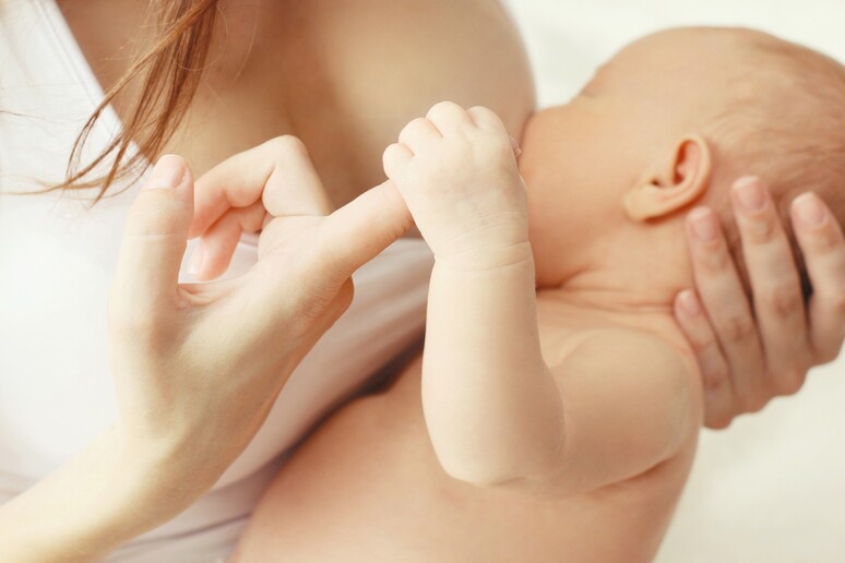 Neonatologi, il latte della mamma è un  'farmaco essenziale ' - RIPRODUZIONE RISERVATA
