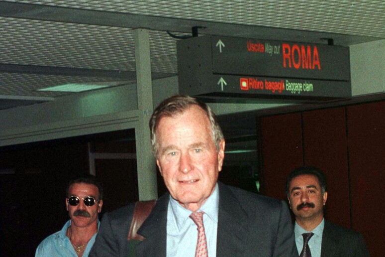 GEORGE BUSH A ROMA nel 1998 - RIPRODUZIONE RISERVATA