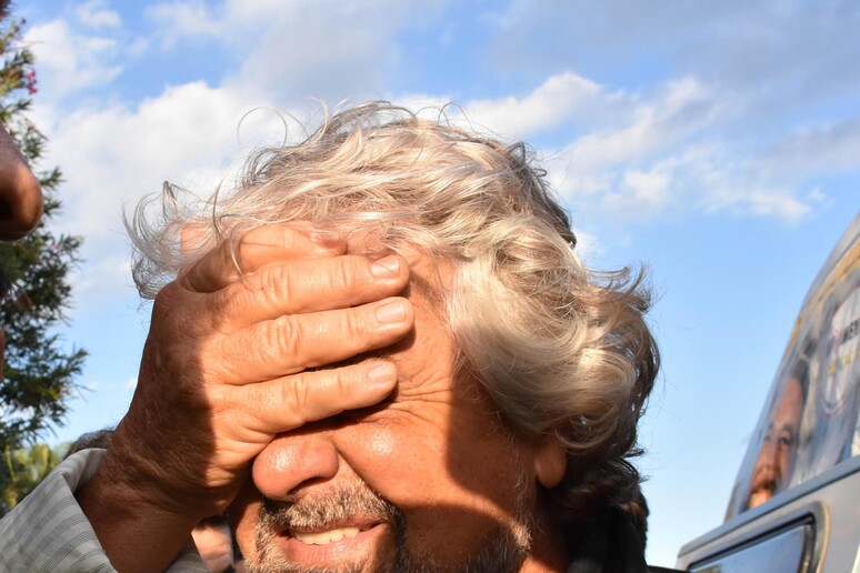 Beppe Grillo in Sicilia - RIPRODUZIONE RISERVATA