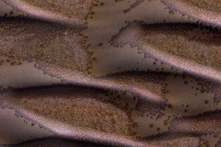 Dune ghiacciate sulla superficie di Marte (fonte: NASA/JPL/University of Arizona, Alfred McEwen) - RIPRODUZIONE RISERVATA