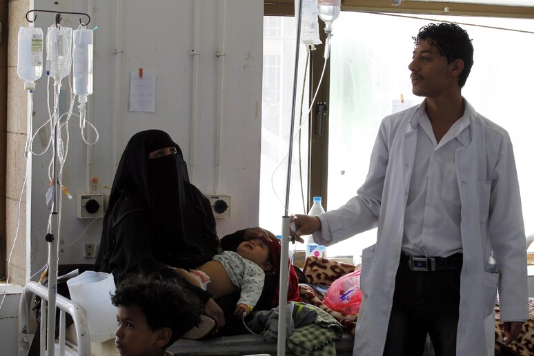 Malnourished children receive treatment in Sana 'a hospital © ANSA/EPA