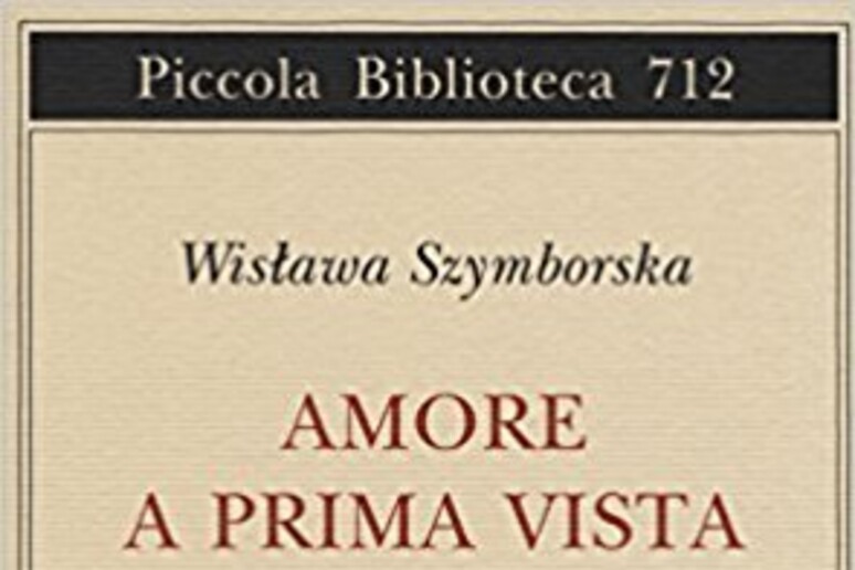 La copertina del libro di Wislawa Szymborska  'Amore a prima vista ' - RIPRODUZIONE RISERVATA