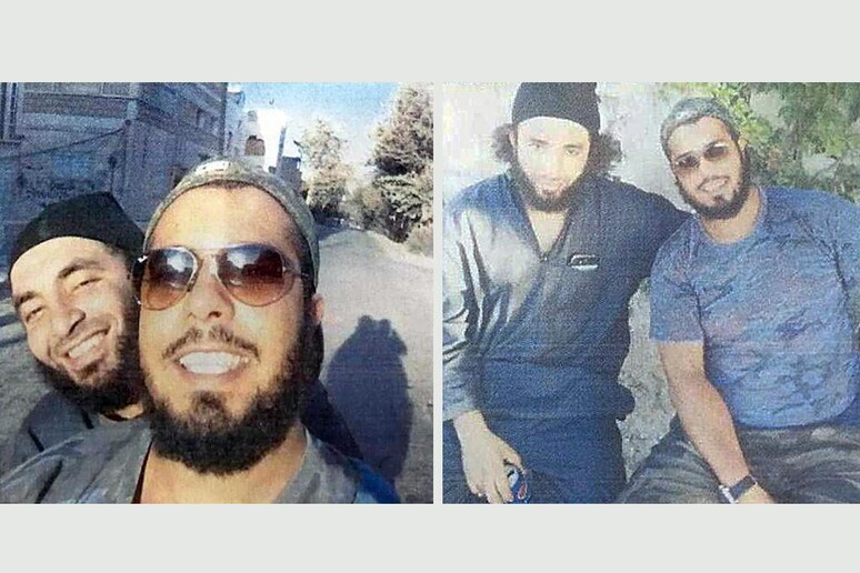 A destra Labidi Wael, monitorato a Torino e morto in Siria, e il selfie con il terrorista noto per aver catturato un pilota giordano nel 2014 - RIPRODUZIONE RISERVATA