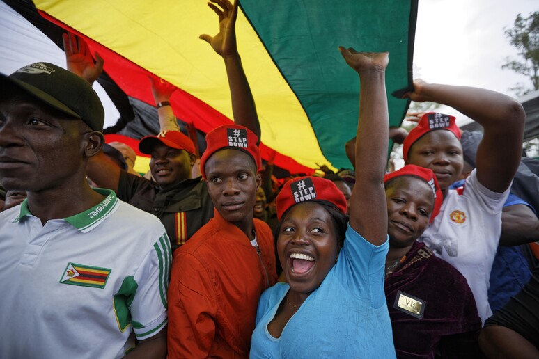 Manifestazione in Zimbabwe © ANSA/AP