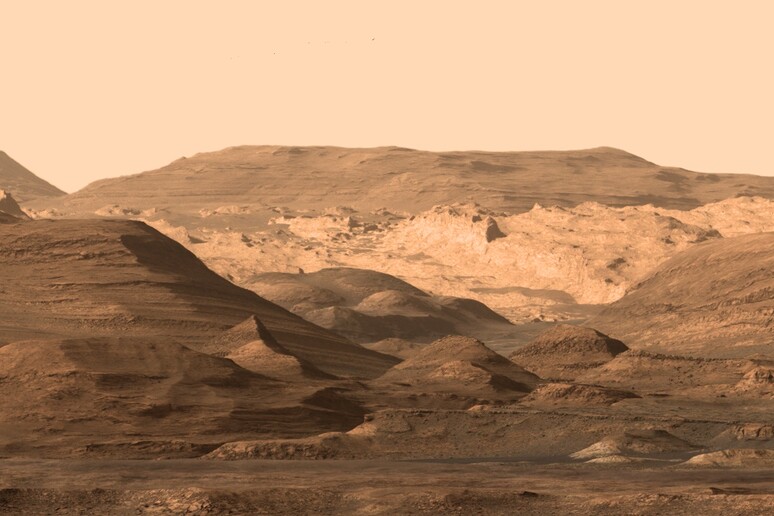 Un tappeto ispirato a Marte, nella mostra Red Hope (fonte: Leonardo Petrucci) - RIPRODUZIONE RISERVATA