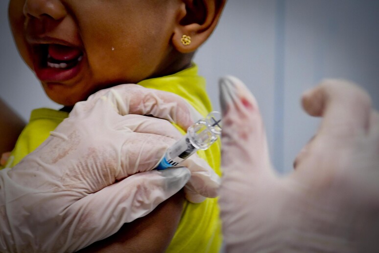 Vaccini, i centri vaccinali sono in tilt - RIPRODUZIONE RISERVATA