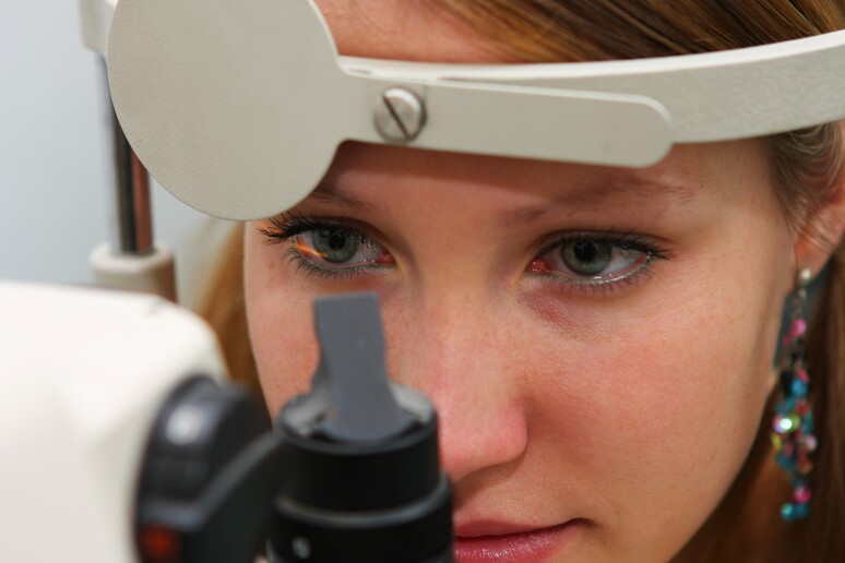 Quando il diabete colpisce gli occhi, aumenta il rischio di cadute - RIPRODUZIONE RISERVATA