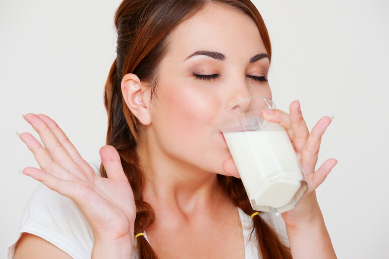 Latte e formaggi diminuiscono il rischio tumore del colon-retto - RIPRODUZIONE RISERVATA