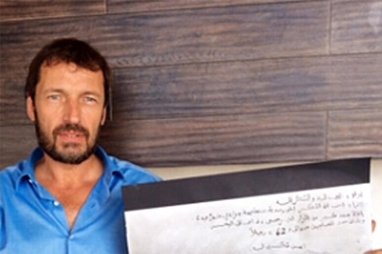 Giulio Lolli, imprenditore bolognese latitante in Libia, in una foto tratta dal suo sito  Internet - RIPRODUZIONE RISERVATA
