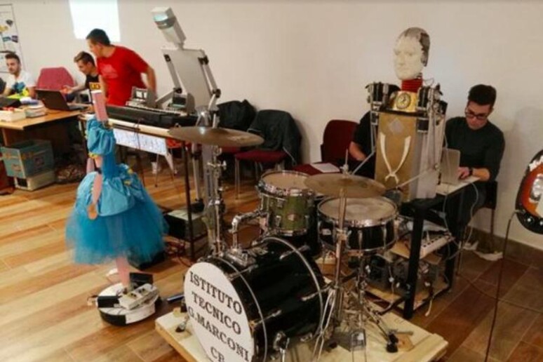La band robotica nata a scuola (fonte:  'ITST "Guglielmo Marconi", Campobasso) - RIPRODUZIONE RISERVATA