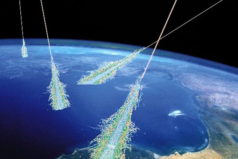Rappresentazione grafica dei raggi cosmici, le particelle cariche di energia che arrivano dallo spazio (fonte: NASA) - RIPRODUZIONE RISERVATA