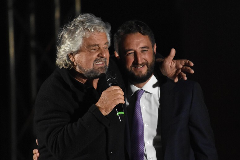 Beppe Grillo e il candidato alle regionali Giancarlo Cancelleri - RIPRODUZIONE RISERVATA