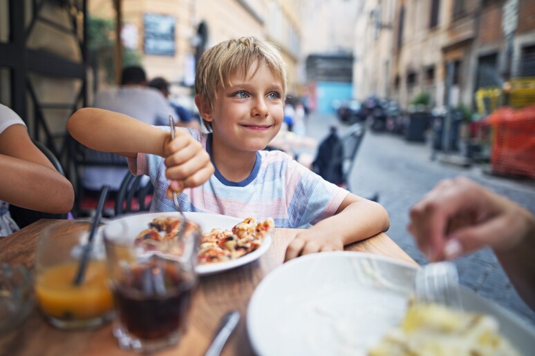 Se seguono una dieta sana, bambini più felici - RIPRODUZIONE RISERVATA