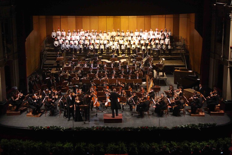 L 'Orchestra giovanile siciliana e il coro di voci bianche della Foss - RIPRODUZIONE RISERVATA