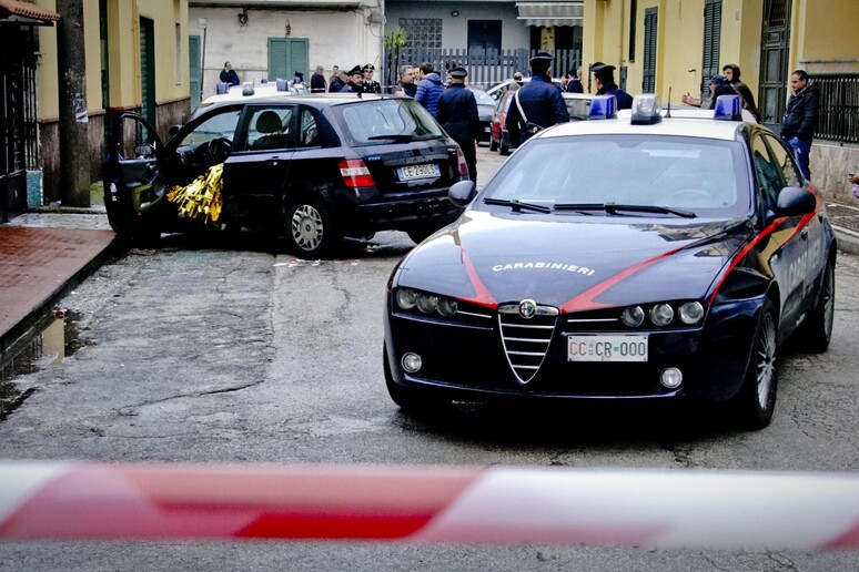 Criminalit: 52enne ucciso nel Napoletano, era a bordo auto - RIPRODUZIONE RISERVATA