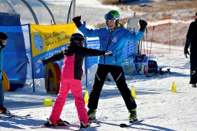 Disabili: ragazzi 6-14 anni imparano a sciare in Trentino - RIPRODUZIONE RISERVATA