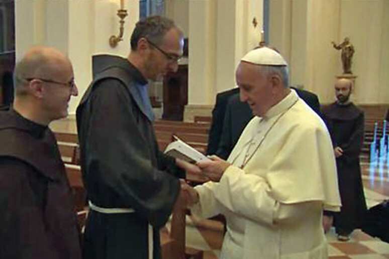 Papa Francesco e padre Giulio Michelini insieme ad Assisi - RIPRODUZIONE RISERVATA