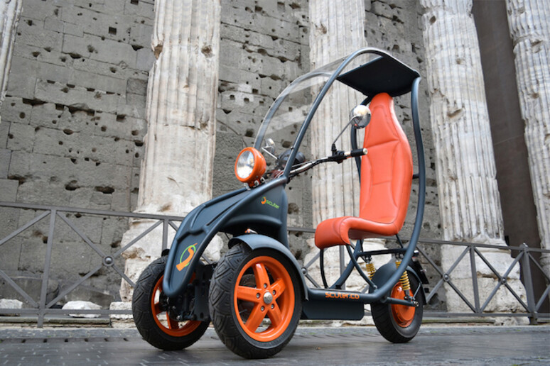 Startup romana di scooter sharing cerca fondi su Internet © ANSA/Scuter