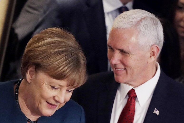 Angela Merkel e Mike Pence © ANSA/AP