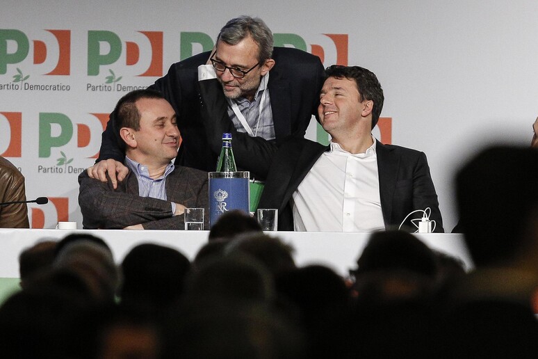 Ettore Rosato, Roberto Giachetti e Matteo Renzi all 'hotel Parco dei Principi durante l 'assemblea nazionale del Partito Democratico - RIPRODUZIONE RISERVATA
