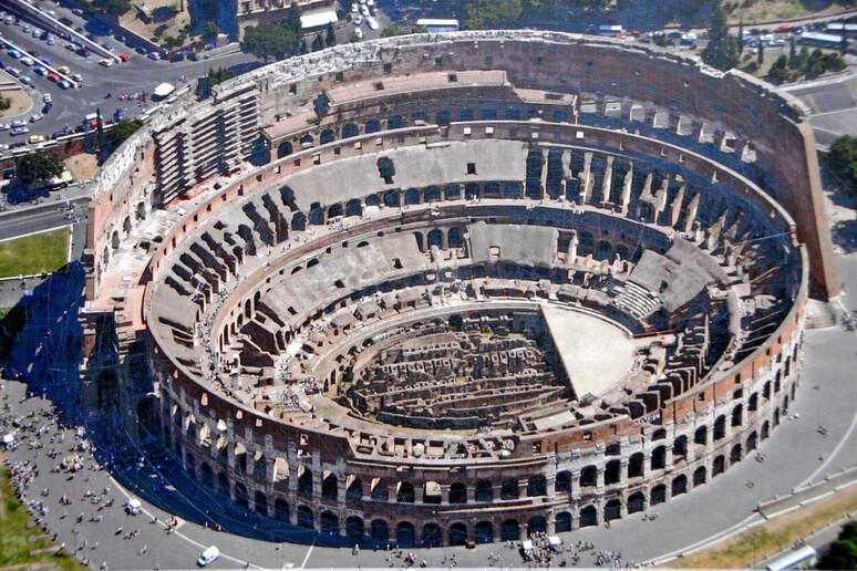 Troppi droni in volo sul Colosseo (fonte: Dennis Jarvis) - RIPRODUZIONE RISERVATA
