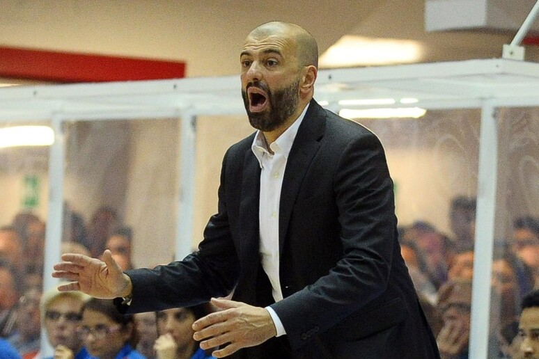 L 'allenatore dell 'Aquila Basket Trento, Maurizio Buscaglia - RIPRODUZIONE RISERVATA
