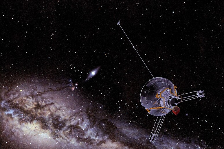 Rappresentazione artistica di una delle sonde Pioneer della Nasa nello spazio interstellare (fonte: NASA Ames) - RIPRODUZIONE RISERVATA