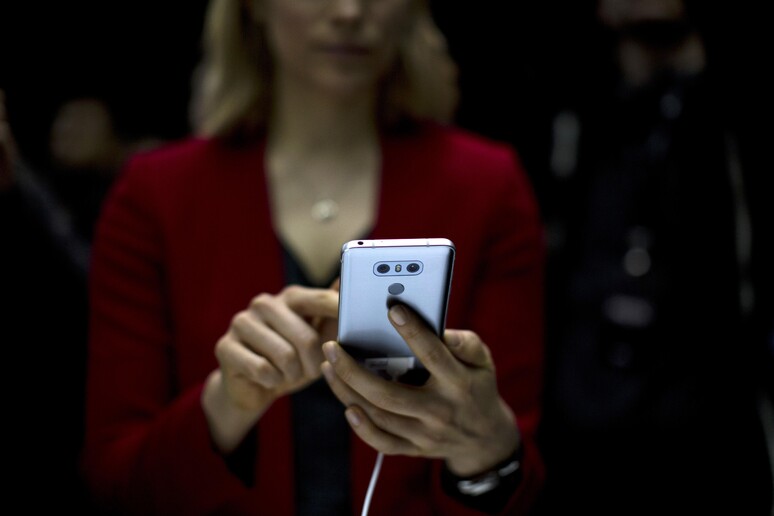 Ogni giorno ci sono 1 milione di nuovi utenti  'mobile ' © ANSA/AP