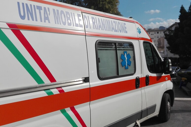 Ambulanza in una foto di archivio - RIPRODUZIONE RISERVATA