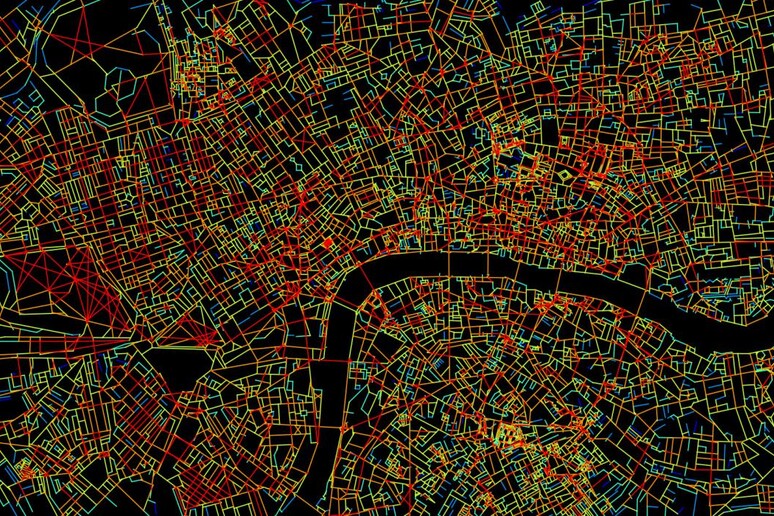 La mappa indica il  'grado di centralità ' delle strade del centro di Londra e indica come moltre strade siano collegate fra loro (fonte: Joao Pinelo Silva) - RIPRODUZIONE RISERVATA