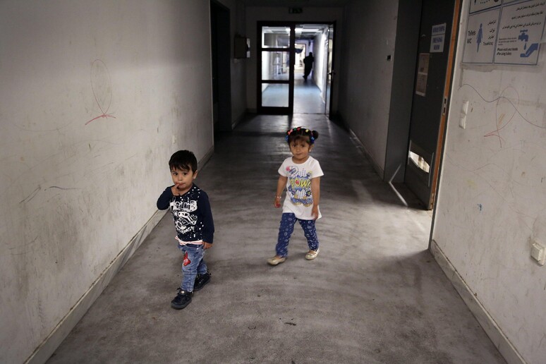 Bambini migranti in Grecia - RIPRODUZIONE RISERVATA