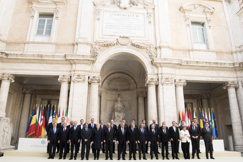 Foto di gruppo dei leader Ue per i 60 anni dei Trattati di Roma - fonte: EP - RIPRODUZIONE RISERVATA