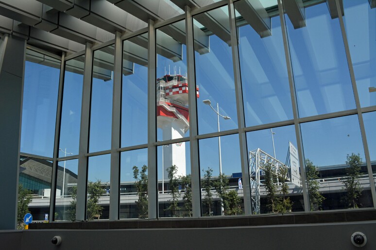 La torre di controllo Enav dell 'aeroporto di Fiumicino - RIPRODUZIONE RISERVATA