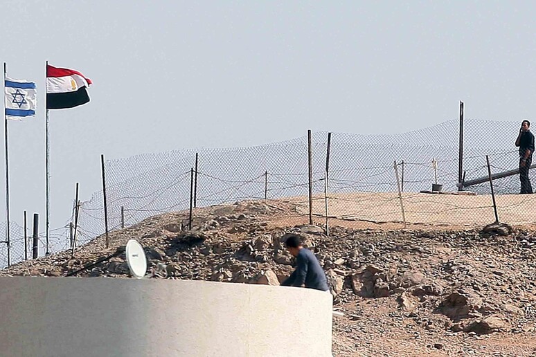 Israel closes its border crossing to Egypt in Taba © ANSA/EPA