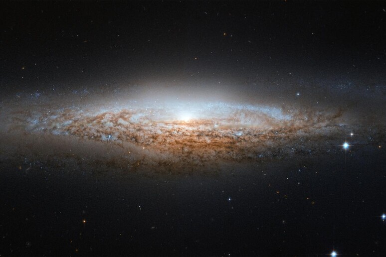 Osservata per la prima volta la nube di idrogeno che avvolge la Via Lattea (fonte: ESA/Hubble &amp; NASA) - RIPRODUZIONE RISERVATA