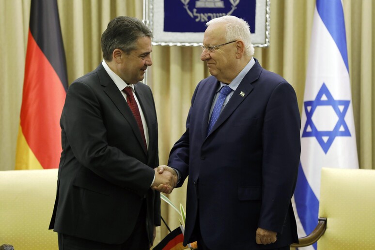 Sigmar Gabriel incontra il presidente israeliano, Reuven Rivlin © ANSA/EPA