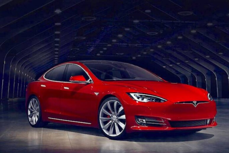 Tesla aggiorna offerta italiana per la sua elettrica Model S © ANSA/Tesla