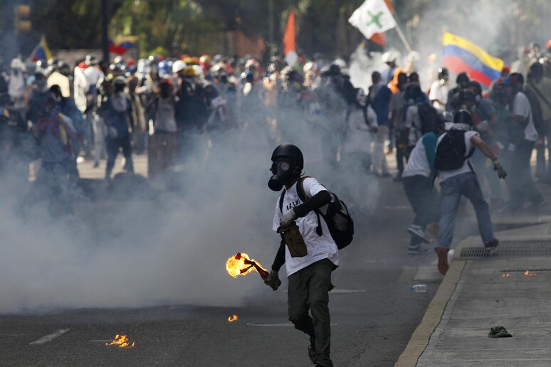 Proteste in Venezuela © ANSA/AP