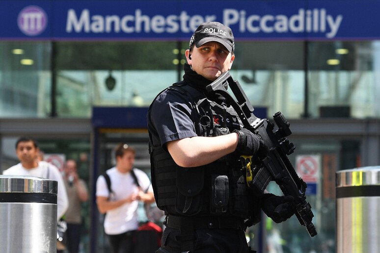 Un poliziotto a Manchester (archivio) © ANSA/EPA