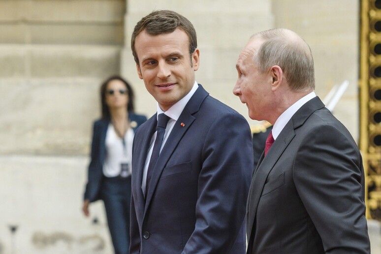 Putin e Macron a Versailles © ANSA/EPA